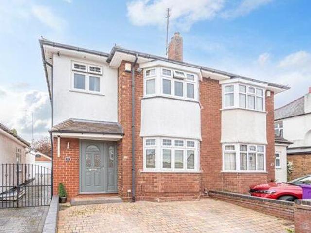 House for sale in Goldthorn Hill, Compton