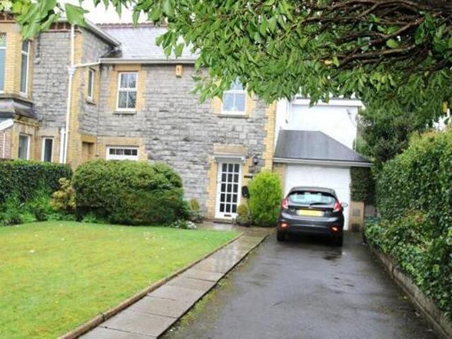 House for sale in Mid Glamorgan, Cymru / Wales