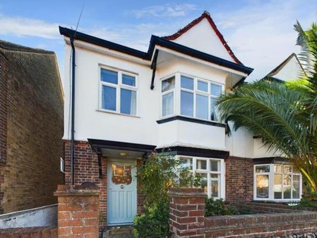 House for sale in Upton, Acol