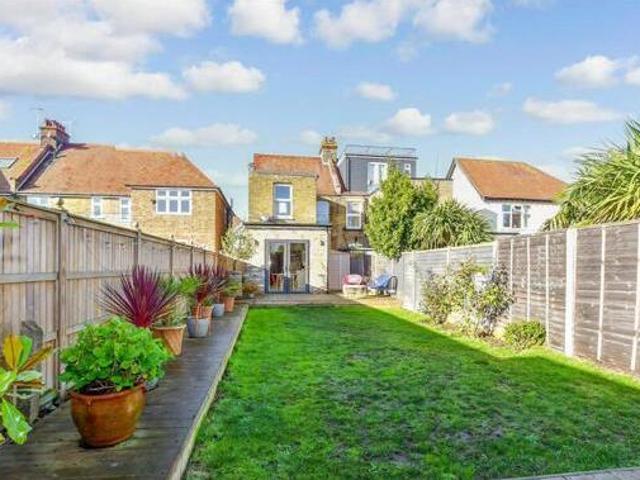House for sale in Upton, Acol