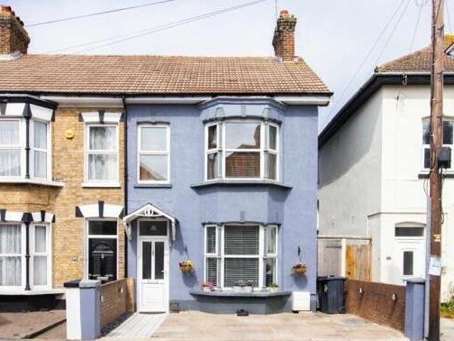 House for sale in Upton, Acol