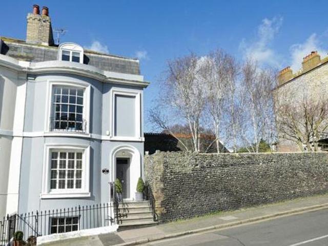 House for sale in Upton, Acol