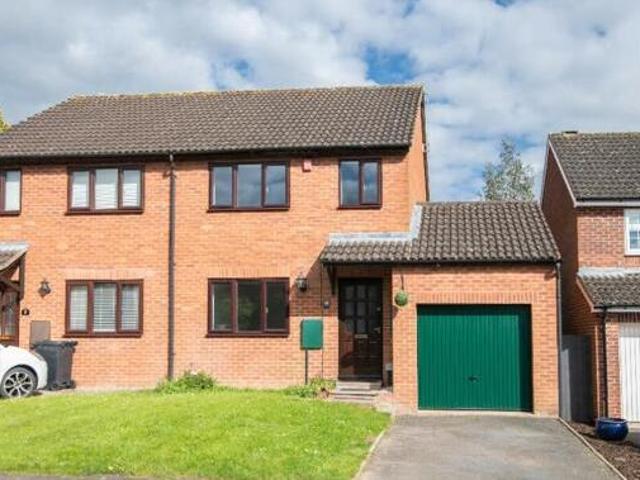 House for sale in Stoke Pound, Bromsgrove
