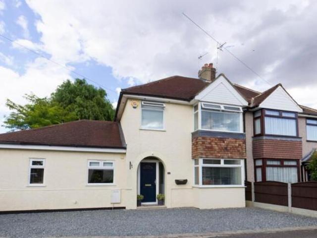 Farm for sale in Pilgrims' Hatch, Navestock Side