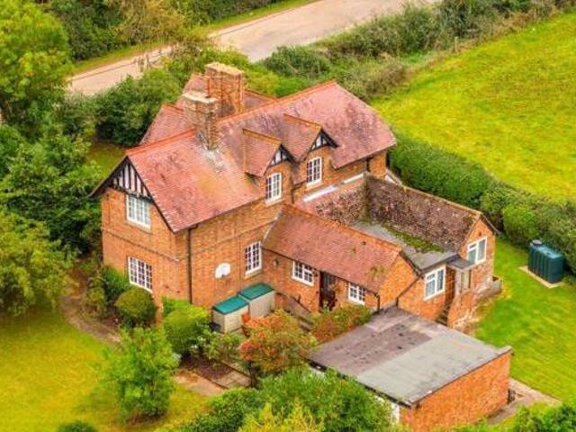 House for sale in Buckingham, Buckinghamshire