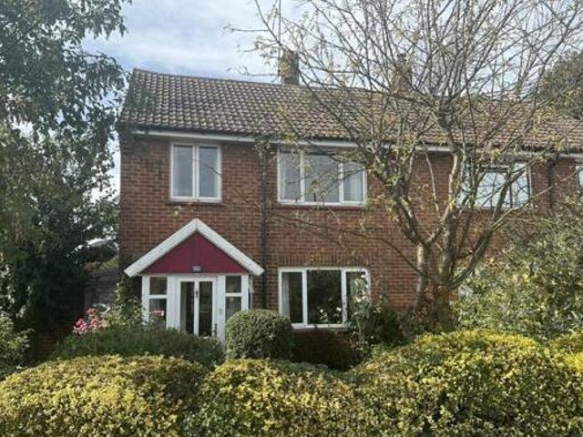 House for sale in Heol-las, Surrey