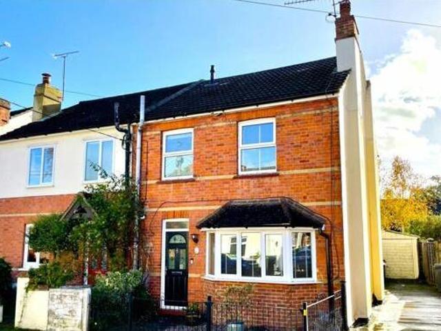 House for sale in Heol-las, Surrey
