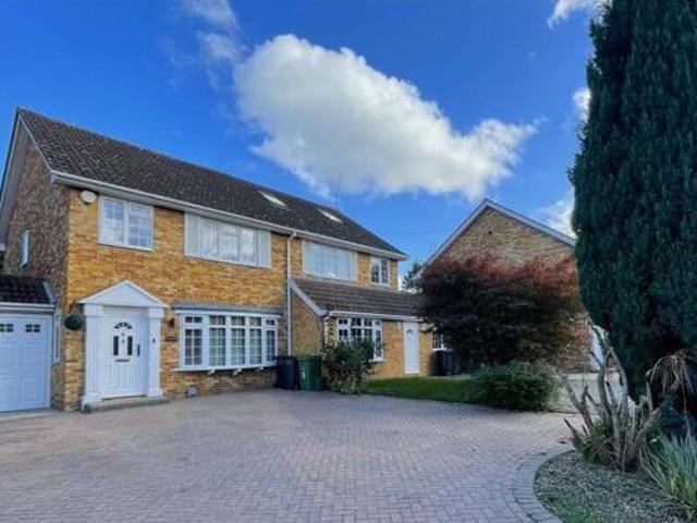 House for sale in Heol-las, Surrey