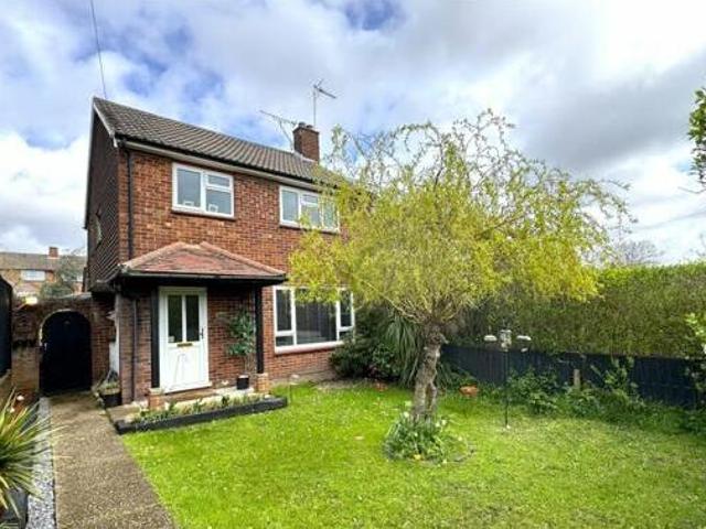 House for sale in Heol-las, Surrey