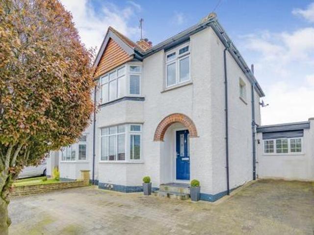 House for sale in Hillview, Surrey