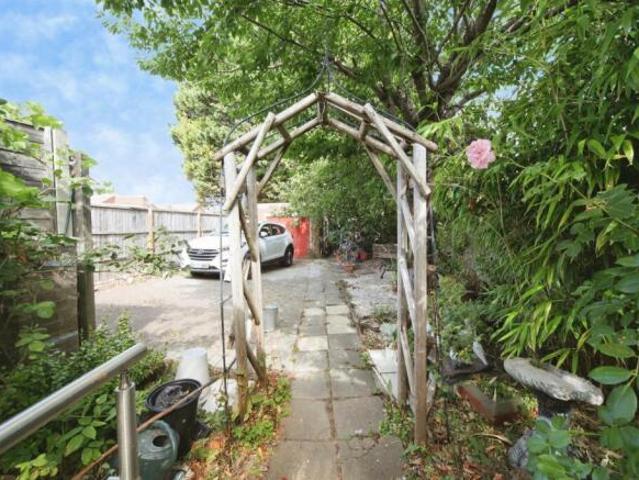 Farm for sale in Spring Park, Luton