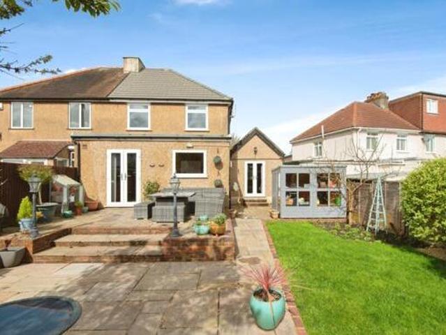 House for sale in Chessington