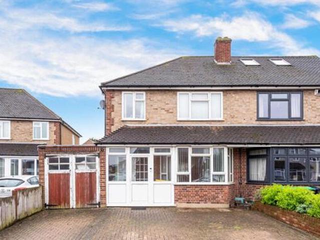 House for sale in Chessington