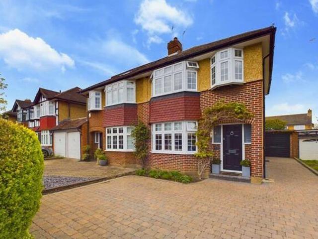 House for sale in Chessington