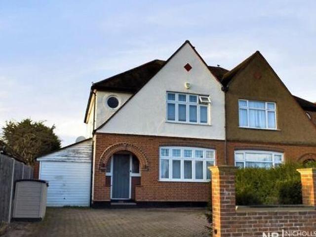 House for sale in Chessington