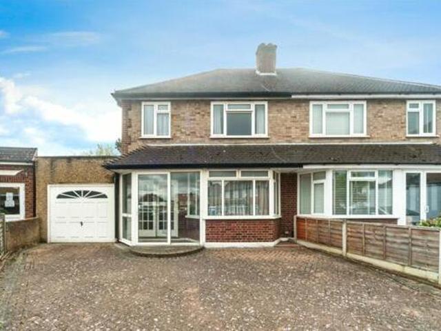 House for sale in Chessington