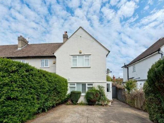House for sale in Chessington