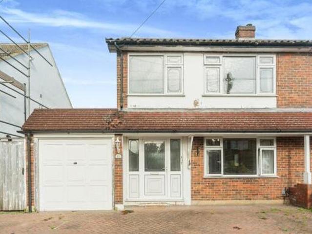 House for sale in Chessington