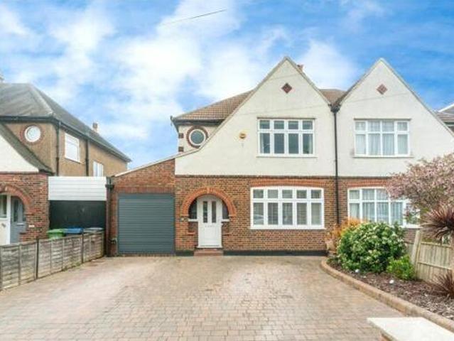 House for sale in Chessington