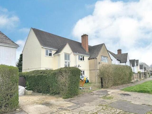 House for sale in The Beeches, Cotswold