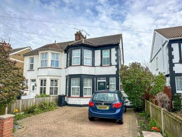 House for sale in Dale Hill, Essex