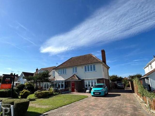 House for sale in Holland-on-Sea, Dale Hill