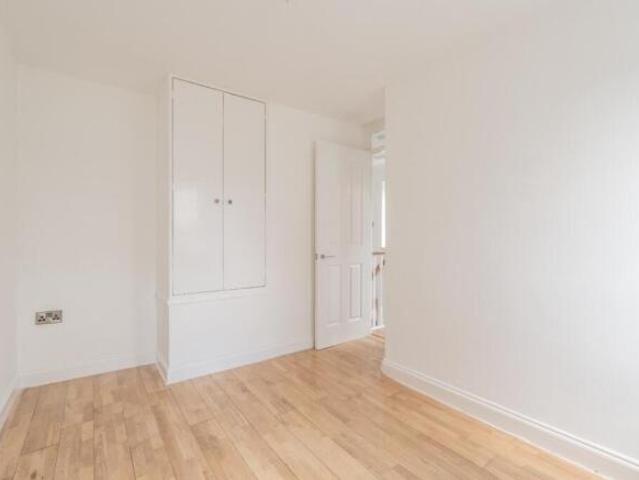 Farm for sale in Thamesmead, Greater London