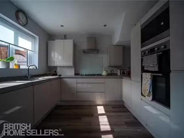 House for sale in Moreton
