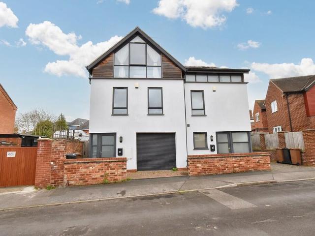Semi Detached House for sale in Lincoln