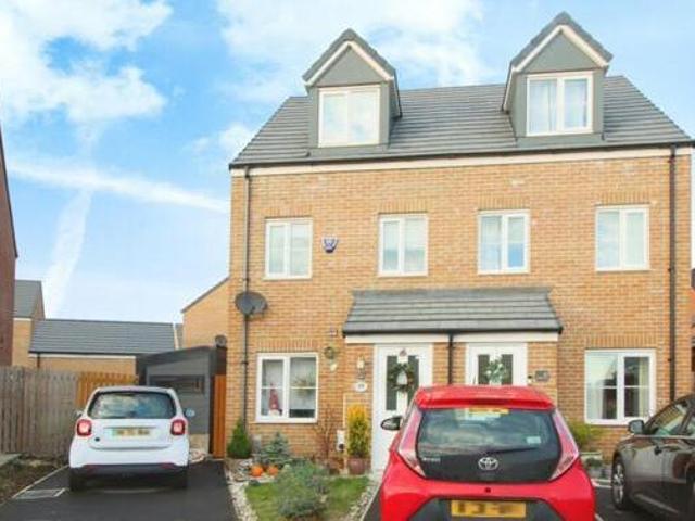 House for sale in Dewsbury, West Yorkshire