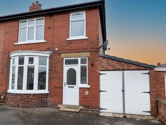 House for sale in Hanging Heaton, Dewsbury