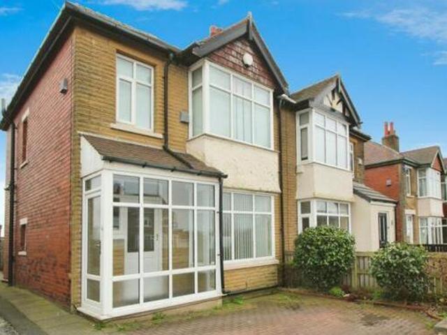 House for sale in Dewsbury, West Yorkshire