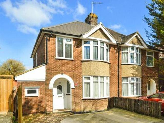 House for sale in Dunstable, Central Bedfordshire