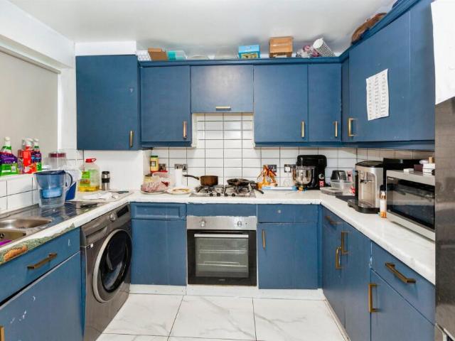 Semi Detached House for sale in Slough