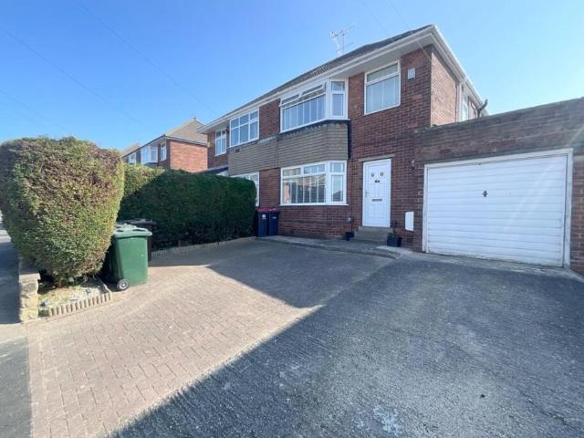 Farm for sale in Aston