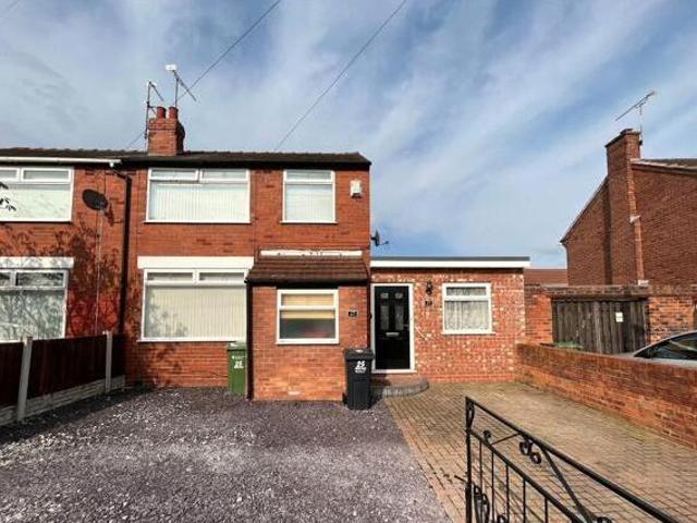 House for sale in Rossmore, Cheshire