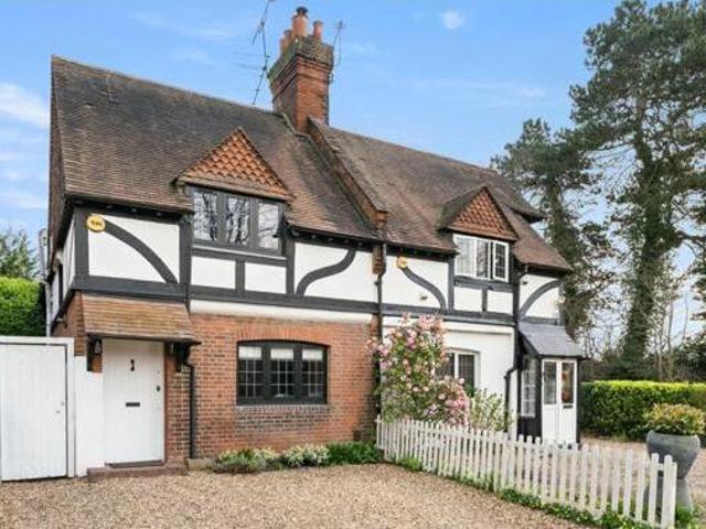 House for sale in Lower Green Esher, Blackhills
