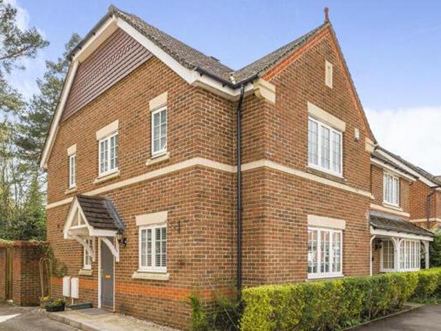 House for sale in Fleet, Hart