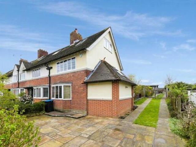 House for sale in Hillview, Surrey