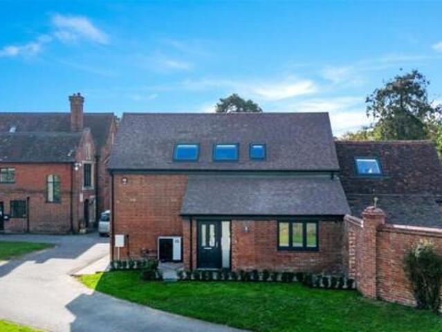 House for sale in Hillview, Surrey