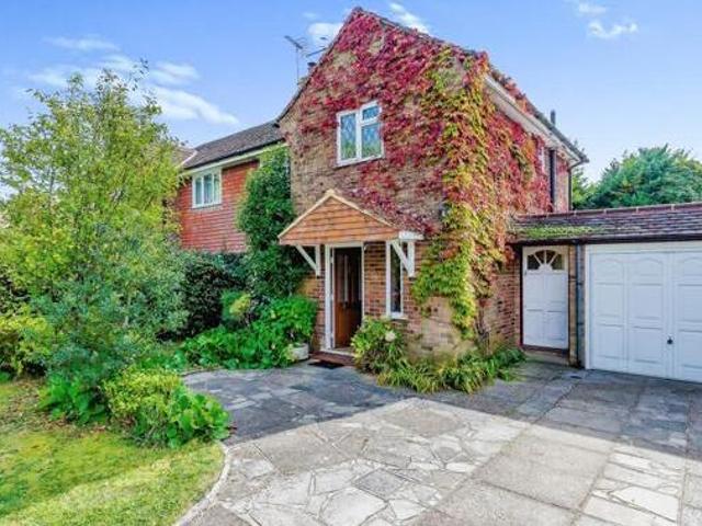 House for sale in Hillview, Surrey