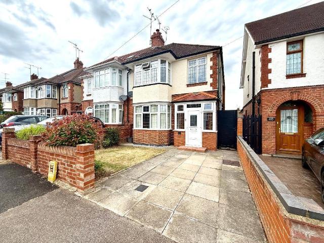 Semi Detached House for sale in Luton