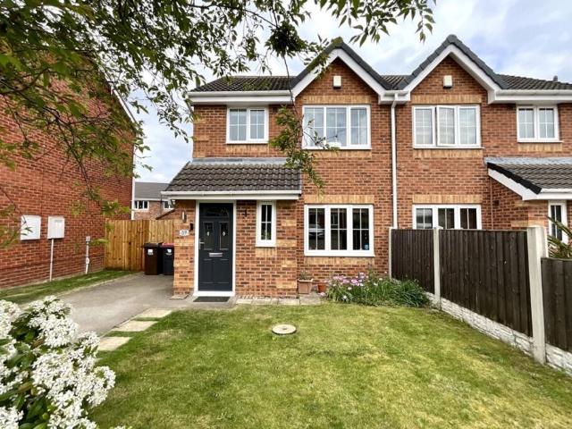 Farm for sale in Aston
