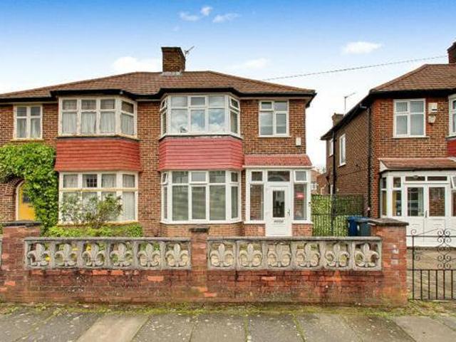 House for sale in London Borough of Ealing, Greenford