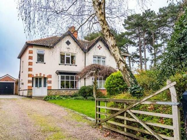 House for sale in Grimsby, North East Lincolnshire