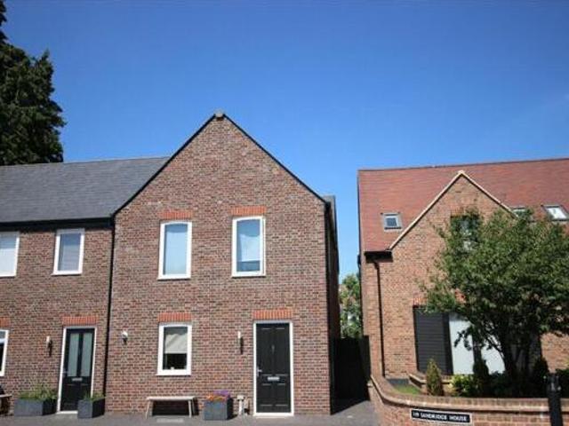 House for sale in Hatching Green, Five Acres