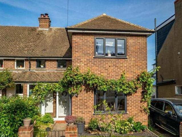 House for sale in Hatching Green, Five Acres