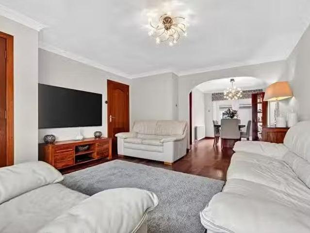House for sale in Skares House for sale in Skares