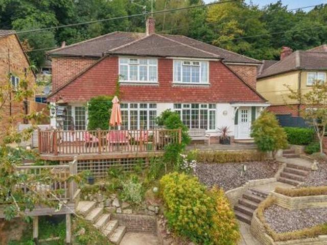 House for sale in Fole, Surrey
