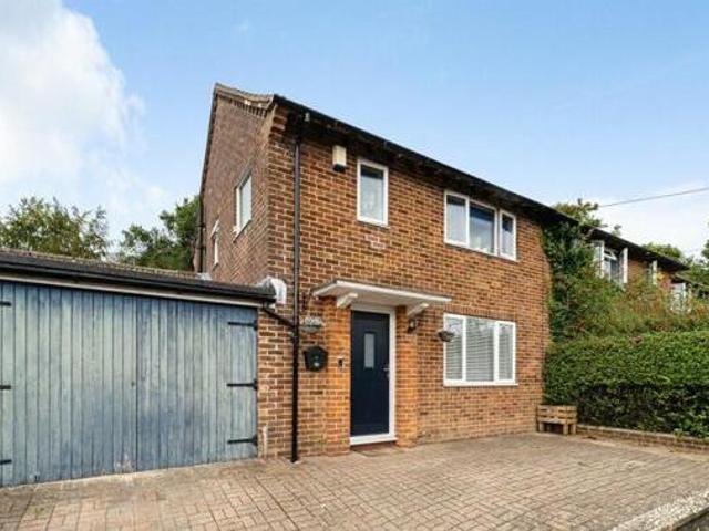 House for sale in High Lane Estate, Waverley